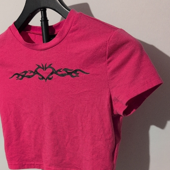 SHEIN Pink Tribal Butterfly Graphic Baby Tee Crop Top XS - Picture 4 of 6